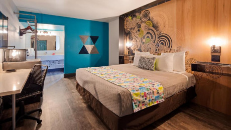 1 King Bed Non-Smoking Accessible Walk-In Shower
